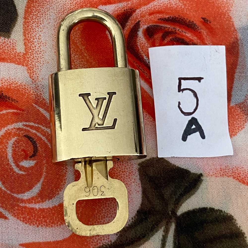 Beautiful Authentic Louis Vuitton Padlock & Key #306.Preowned in great condition